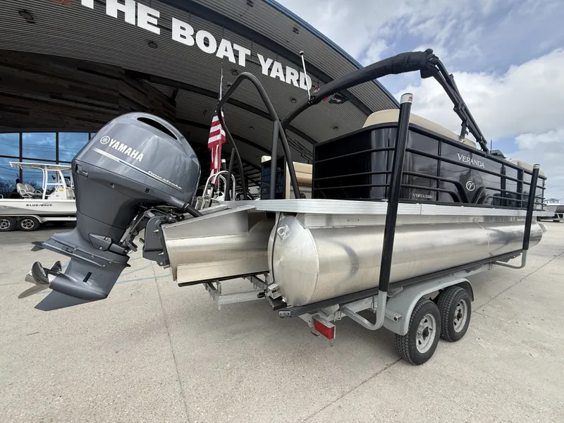 Slide: The Image of Veranda VR22RC 2022 - 9