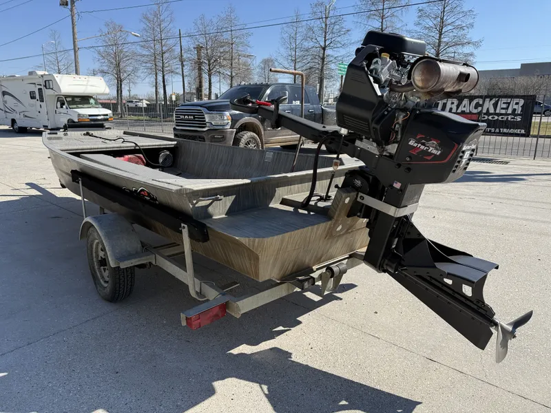 Slide: The Image of Gator-Tail Gator Series 1754 2018 - 3