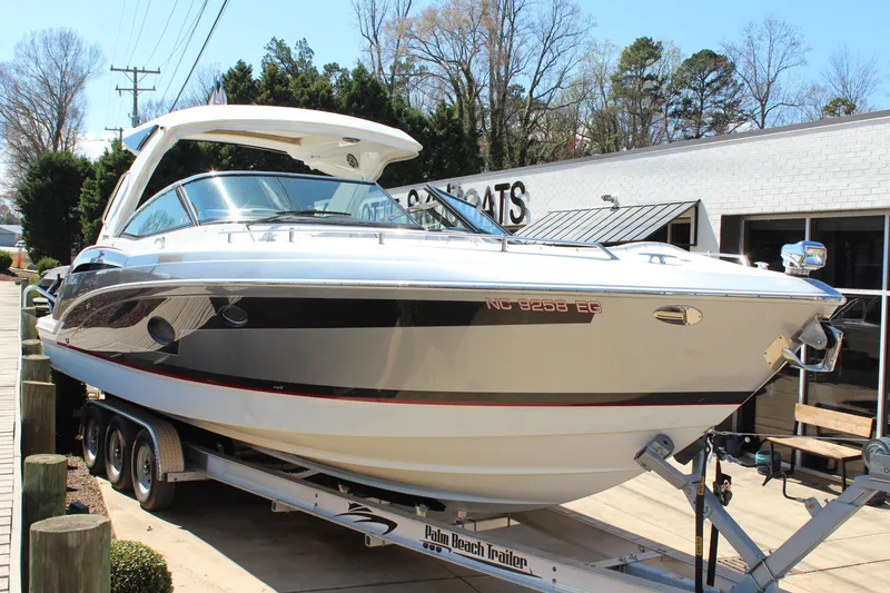 The Image of Formula 350 Crossover Bowrider 2018 - undefined