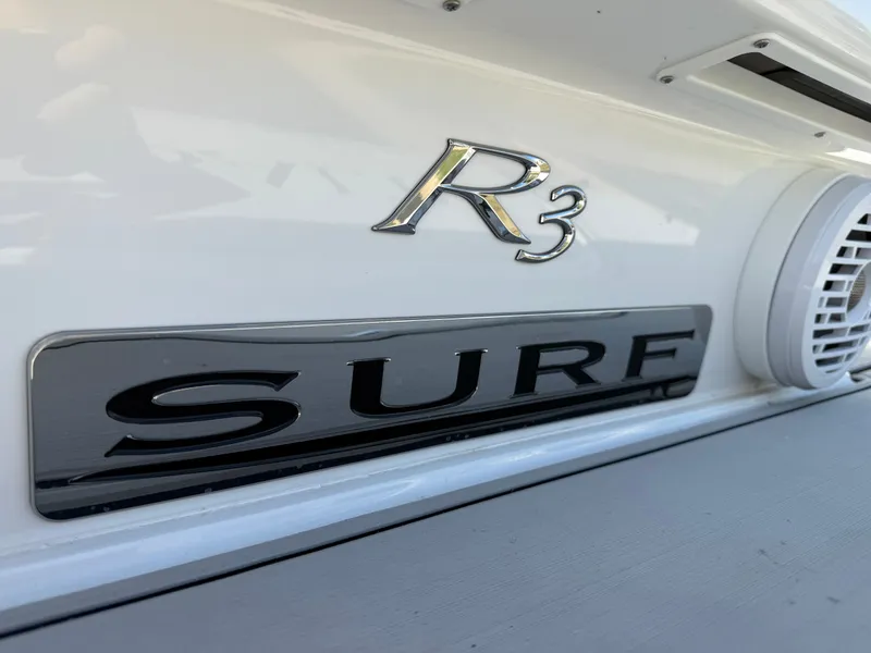 Slide: The Image of Cobalt R3 Surf 2019 - 10