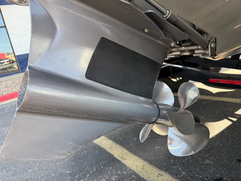 Slide: The Image of Cobalt R3 Surf 2019 - 11