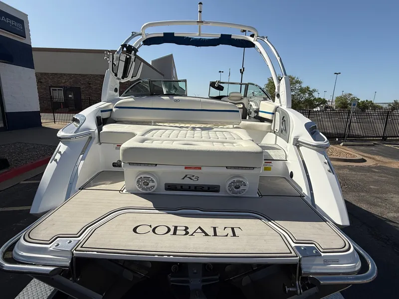 Slide: The Image of Cobalt R3 Surf 2019 - 13