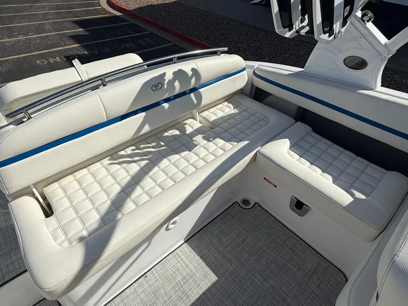 Slide: The Image of Cobalt R3 Surf 2019 - 17