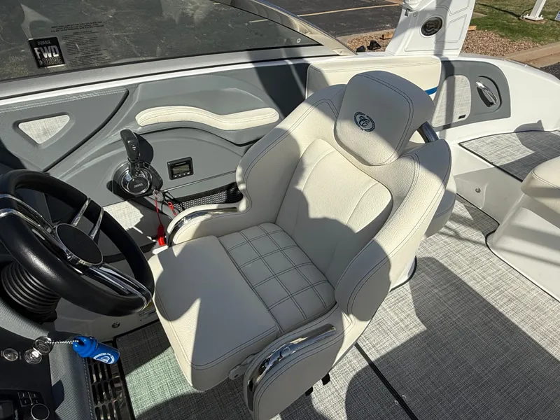 Slide: The Image of Cobalt R3 Surf 2019 - 21