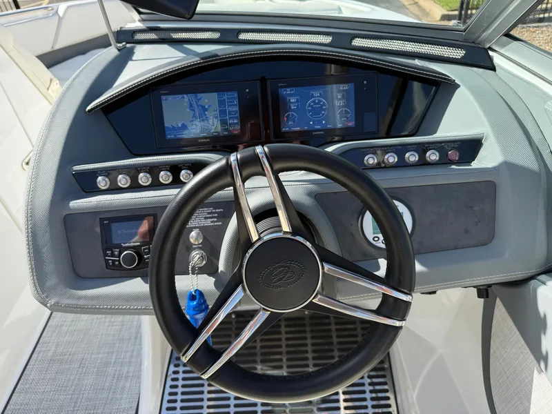 Slide: The Image of Cobalt R3 Surf 2019 - 23