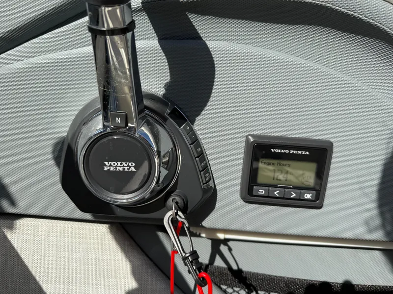 Slide: The Image of Cobalt R3 Surf 2019 - 26