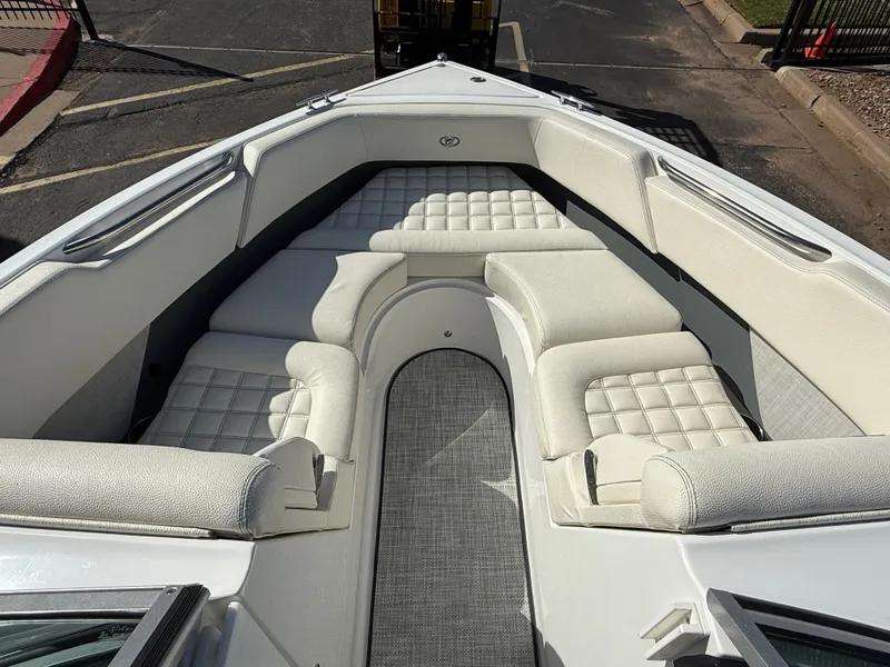 Slide: The Image of Cobalt R3 Surf 2019 - 28