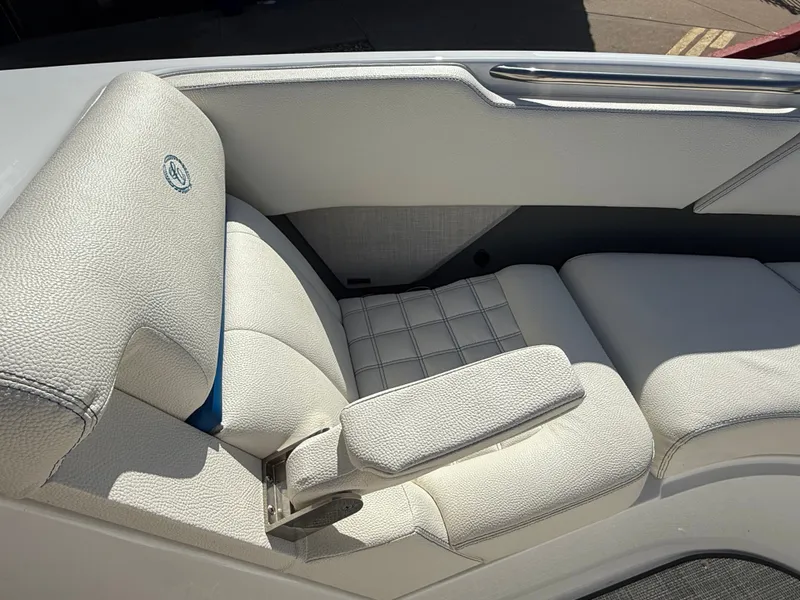 Slide: The Image of Cobalt R3 Surf 2019 - 29