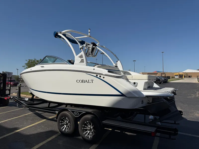 Slide: The Image of Cobalt R3 Surf 2019 - 6