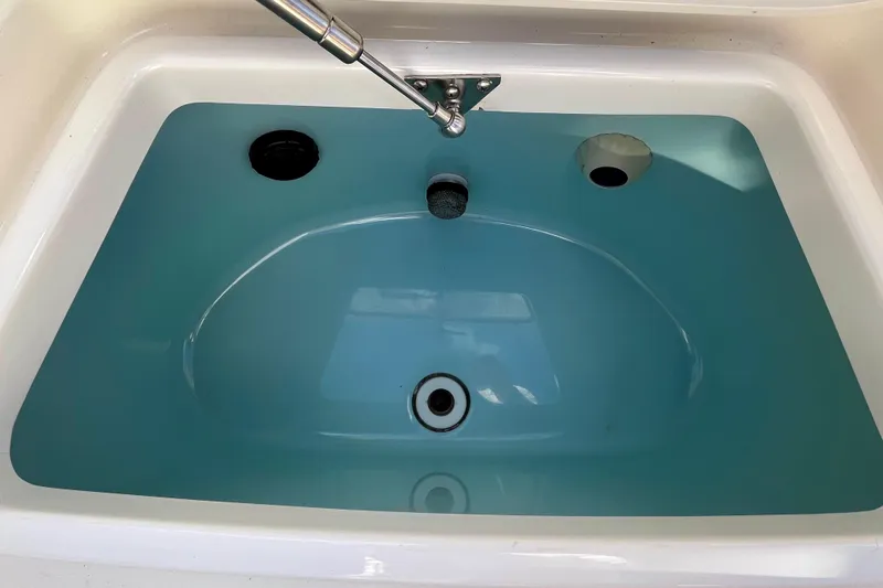 Slide: The Image of Sink filled with blue water on a 2018 SeaVee 270Z boat. - 13