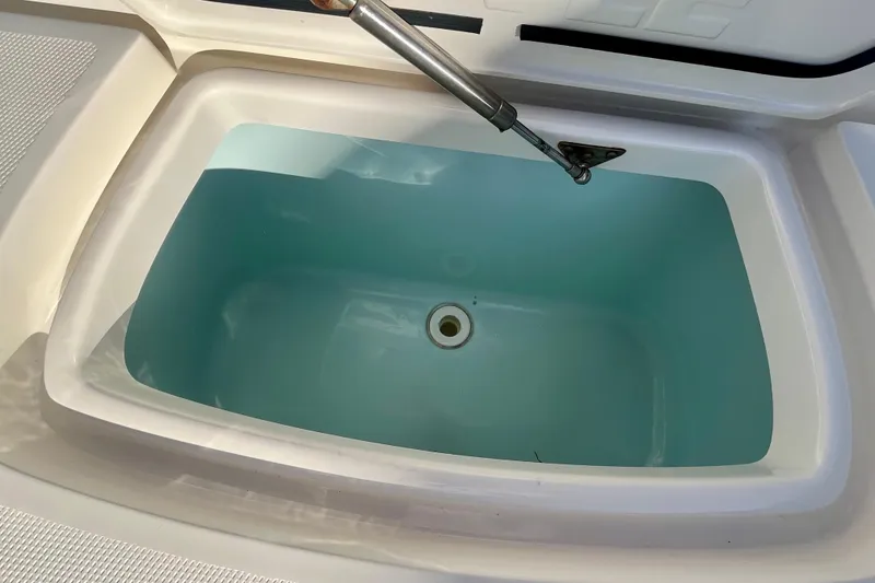 Slide: The Image of Livewell tank on a 2018 SeaVee 270Z boat, filled with water. - 14