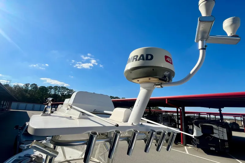 Slide: The Image of 2018 SeaVee 270Z boat with radar equipment under clear blue sky. - 8