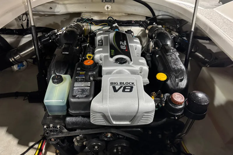 Slide: The Image of 2014 Chaparral 287 SSX engine, featuring a powerful 8.2L Big Block V8. - 16