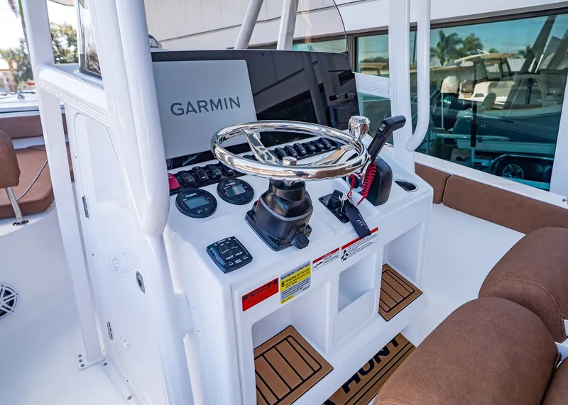 Slide: The Image of Sea Hunt Ultra 219 2026 - 18