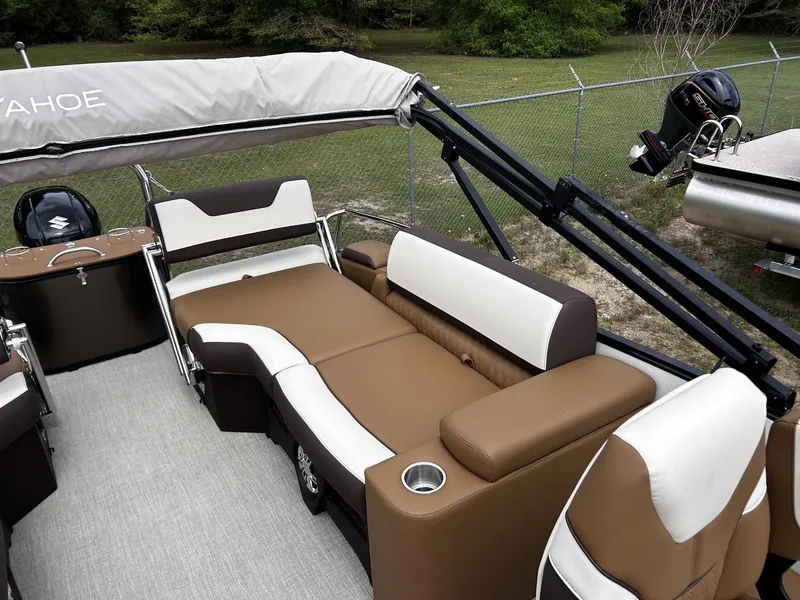 Slide: The Image of Tahoe Cascade 23 QUAD LOUNGER-200HP 2026 - 7