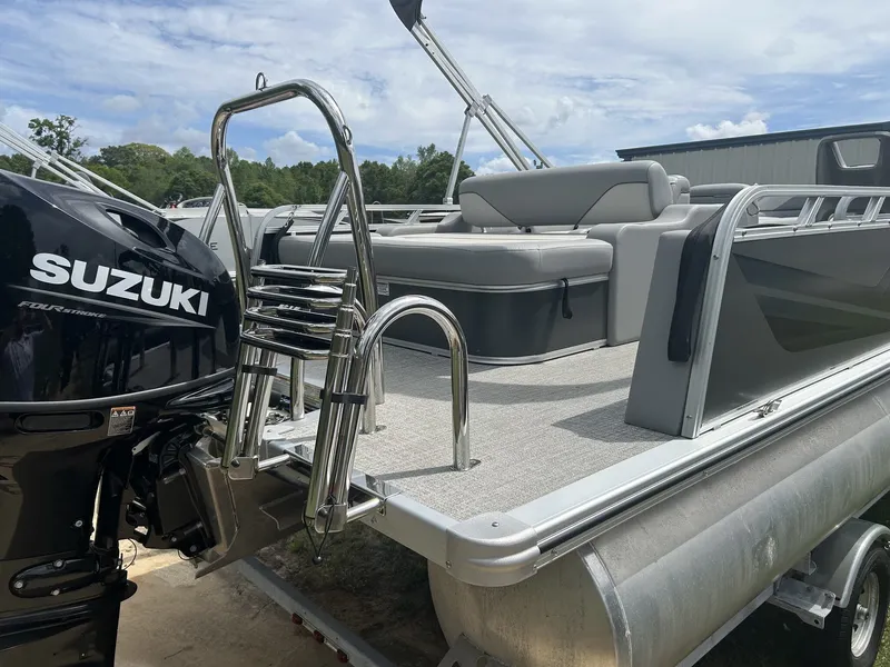 Slide: The Image of Tahoe Sport 85 23 VERASTILE REAR BENCH-140HP 2026 - 3