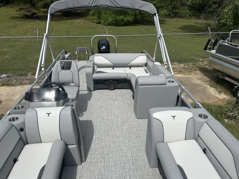 Slide: The Image of Tahoe Sport 85 23 VERASTILE REAR BENCH-140HP 2026 - 6
