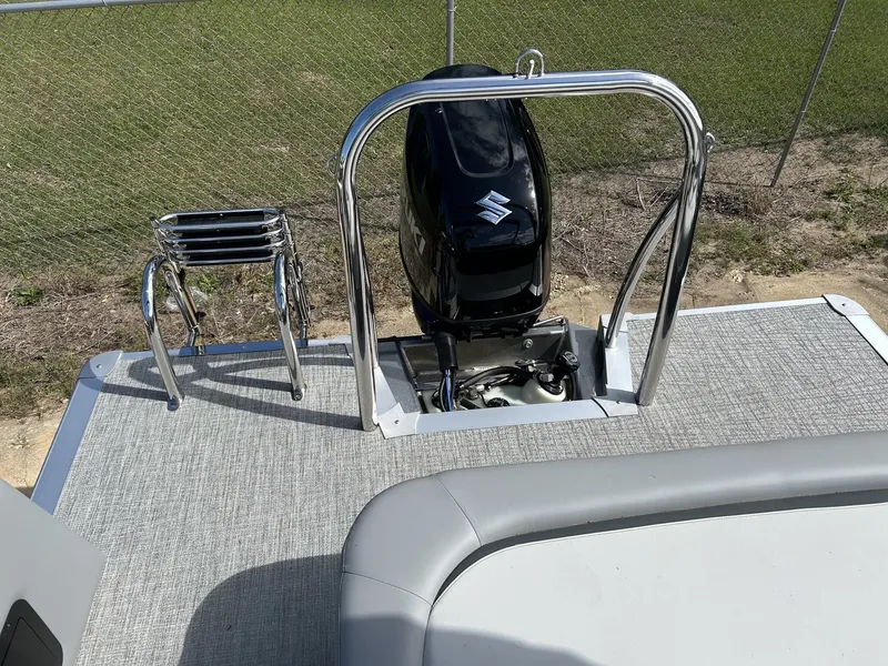 Slide: The Image of Tahoe Sport 85 23 VERASTILE REAR BENCH-140HP 2026 - 8