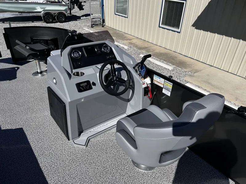 Slide: The Image of Veranda Vista Series FISH MODEL! 90HP 2026 - 10