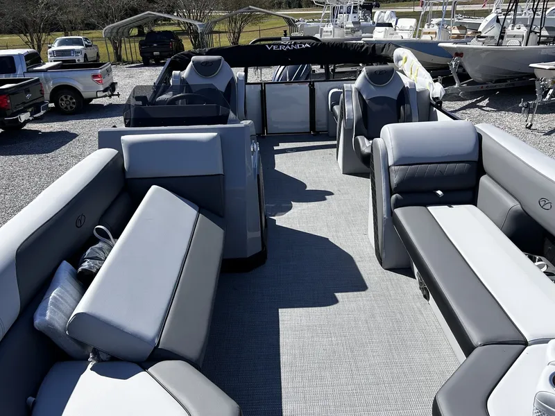 Slide: The Image of Veranda Vista Series TRITOON-150HP 2026 - 14