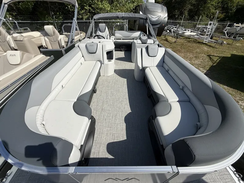 Slide: The Image of Avalon LSZ 25 VERSATILE REAR BENCH-200HP 2026 - 3