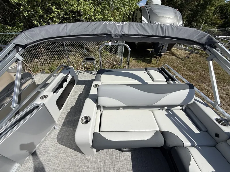 Slide: The Image of Avalon LSZ 25 VERSATILE REAR BENCH-200HP 2026 - 4