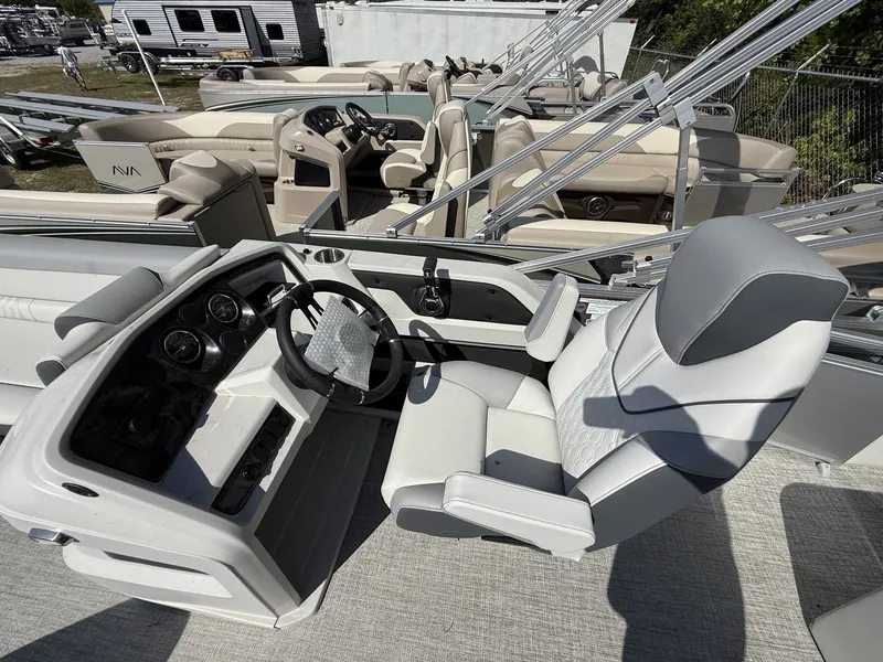 Slide: The Image of Avalon LSZ 25 VERSATILE REAR BENCH-200HP 2026 - 6