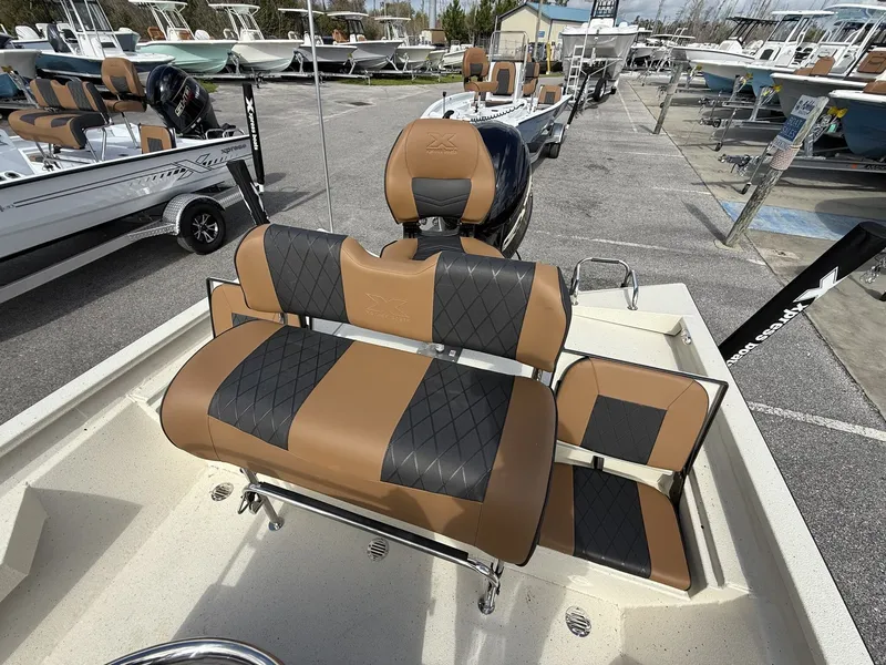 Slide: The Image of Xpress Hyper-Lift Bay Series H20 BAY-HYD STEERING 2026 - 6