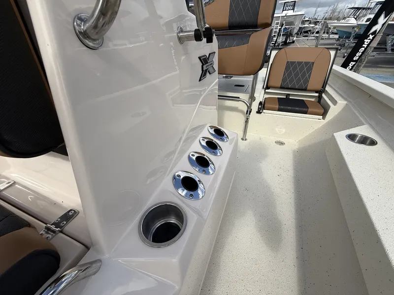 Slide: The Image of Xpress Hyper-Lift Bay Series H20 BAY-HYD STEERING 2026 - 9