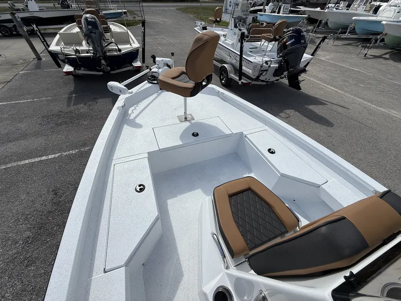 Slide: The Image of Xpress Hyper-Lift Bay Series H20 BAY-SPOTLOCK-9 EXPLORE 2026 - 7