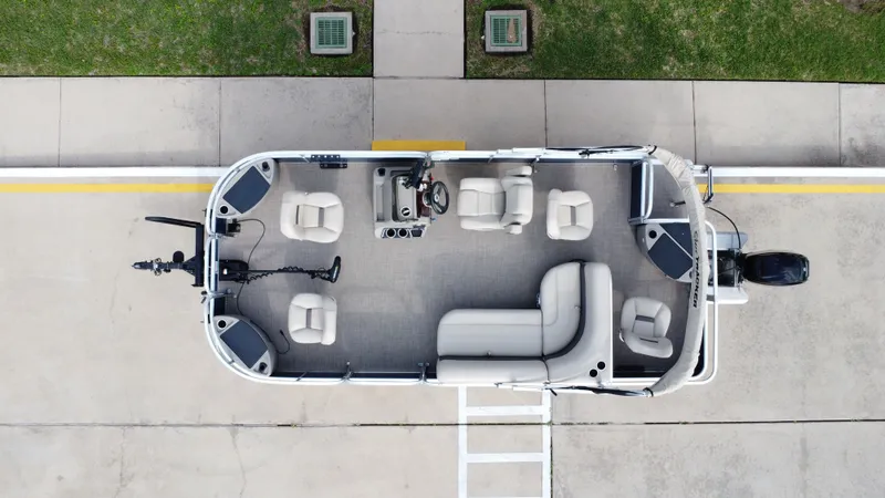 Slide: The Image of Sun Tracker 18 Bass Buggy 2024 - 17