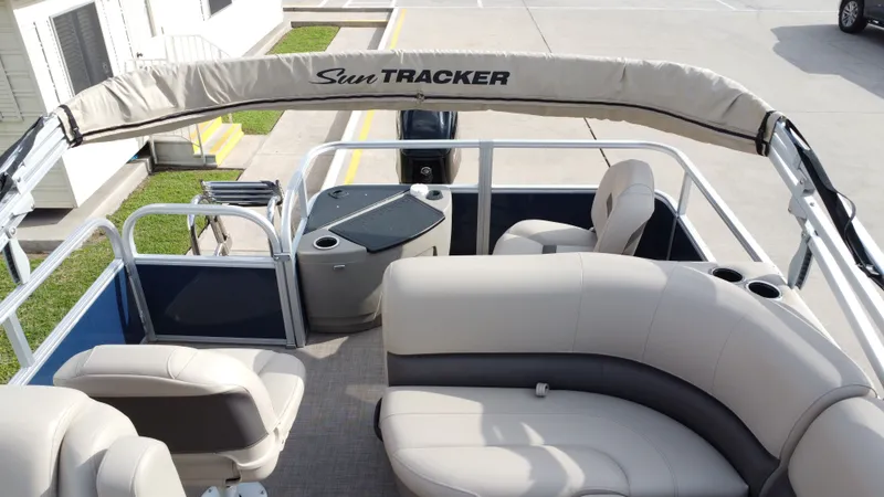 Slide: The Image of Sun Tracker 18 Bass Buggy 2024 - 21