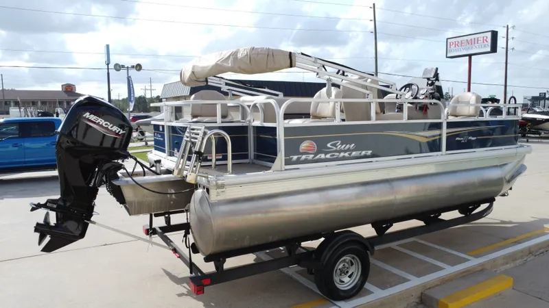 Slide: The Image of Sun Tracker 18 Bass Buggy 2024 - 6