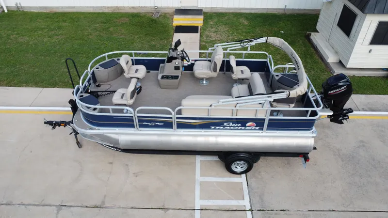 Slide: The Image of Sun Tracker 18 Bass Buggy 2024 - 12