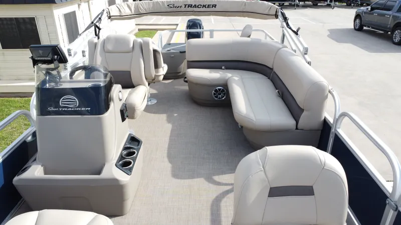 Slide: The Image of Sun Tracker 18 Bass Buggy 2024 - 20