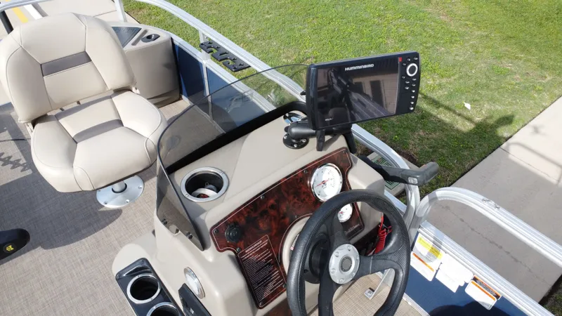 Slide: The Image of Sun Tracker 18 Bass Buggy 2024 - 27