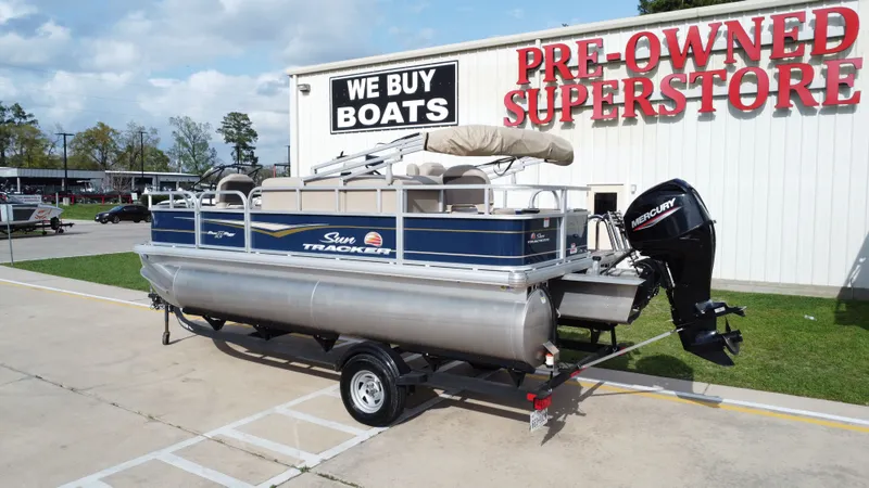 Slide: The Image of Sun Tracker 18 Bass Buggy 2024 - 3