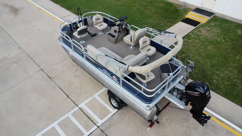 Slide: The Image of Sun Tracker 18 Bass Buggy 2024 - 13