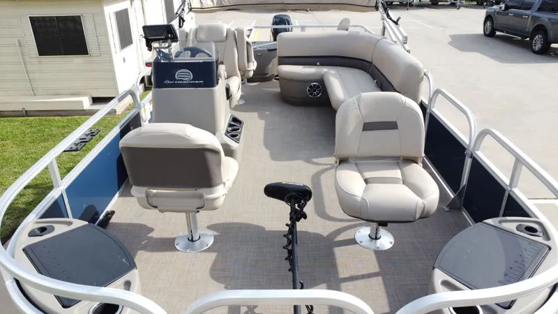 Slide: The Image of Sun Tracker 18 Bass Buggy 2024 - 19