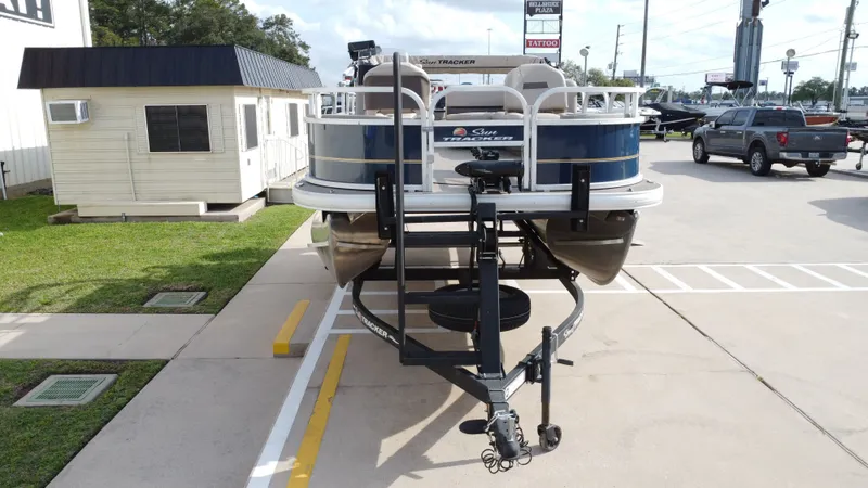 Slide: The Image of Sun Tracker 18 Bass Buggy 2024 - 9