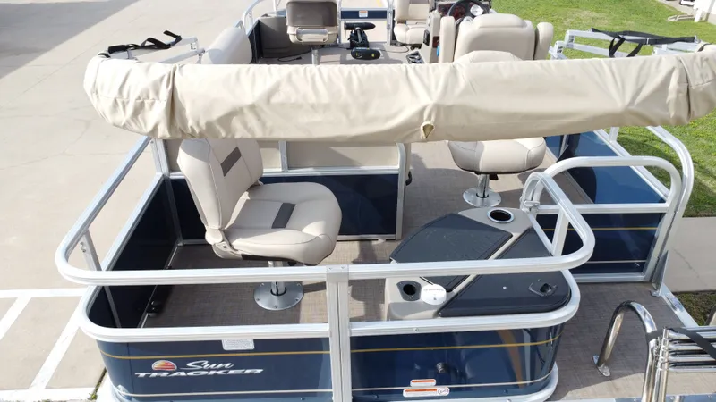 Slide: The Image of Sun Tracker 18 Bass Buggy 2024 - 23