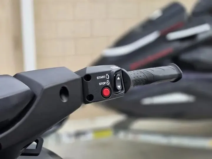 Slide: The Image of Yamaha WaveRunner FX Limited SVHO 2026 handlebar with start-stop button. - 18
