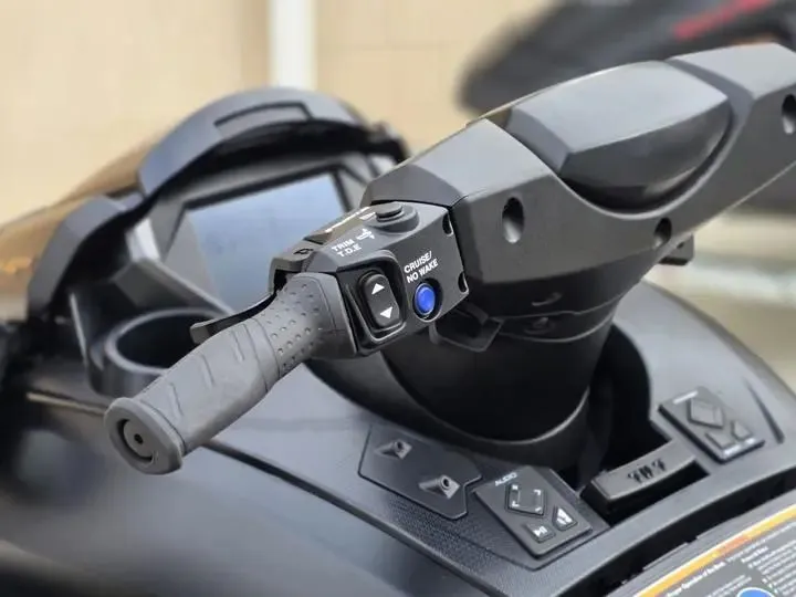 Slide: The Image of Close-up of Yamaha WaveRunner FX Limited SVHO 2026 handlebar. - 19