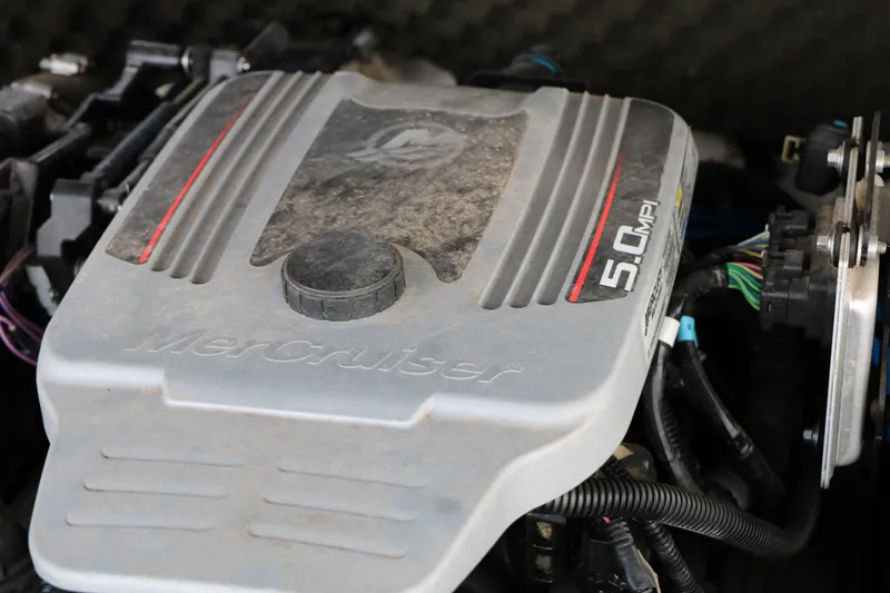 Slide: The Image of MerCruiser 5.0 MPI engine in a 2010 Tahoe Q7i boat. - 37