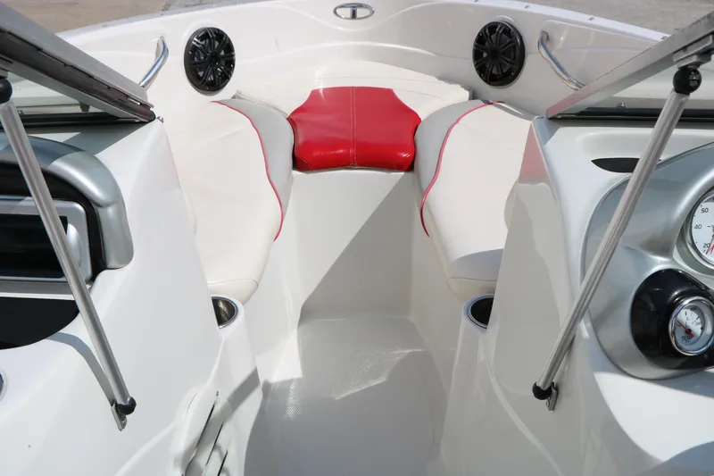 Slide: The Image of 2010 Tahoe Q7i boat interior with white and red seating, cup holders, and speakers. - 41