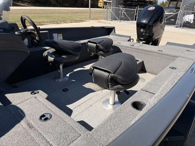 Slide: The Image of Tracker Pro Guide V-175 SC 2021 - 11