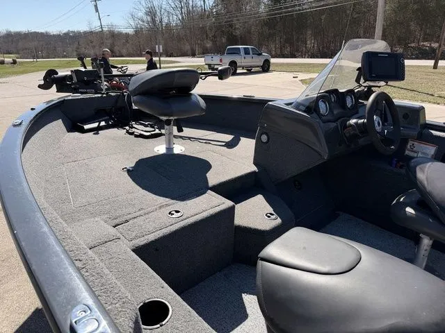 Slide: The Image of Tracker Pro Guide V-175 SC 2021 - 13