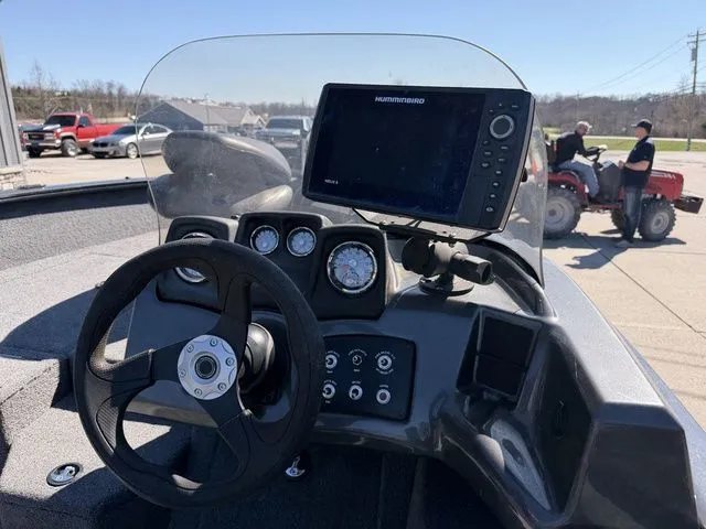 Slide: The Image of Tracker Pro Guide V-175 SC 2021 - 5