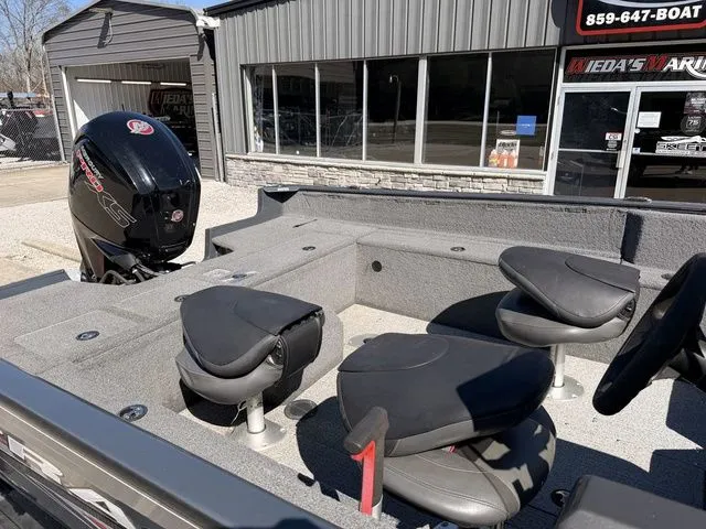 Slide: The Image of Tracker Pro Guide V-175 SC 2021 - 6