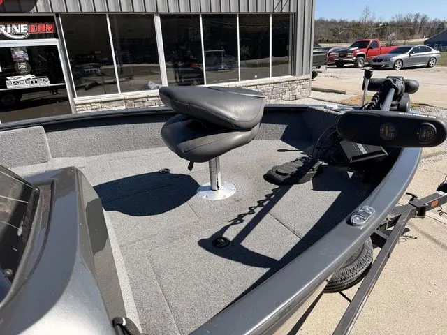 Slide: The Image of Tracker Pro Guide V-175 SC 2021 - 7